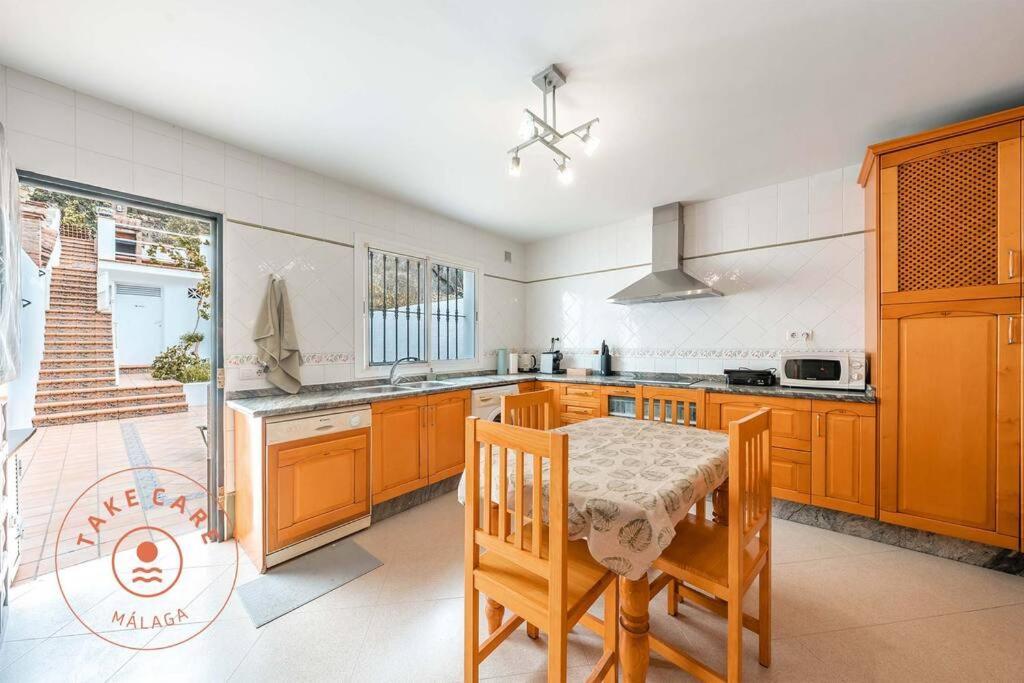 Spacious Home With Lovely Garden - Tcm Rincon de la Victoria Bagian luar foto