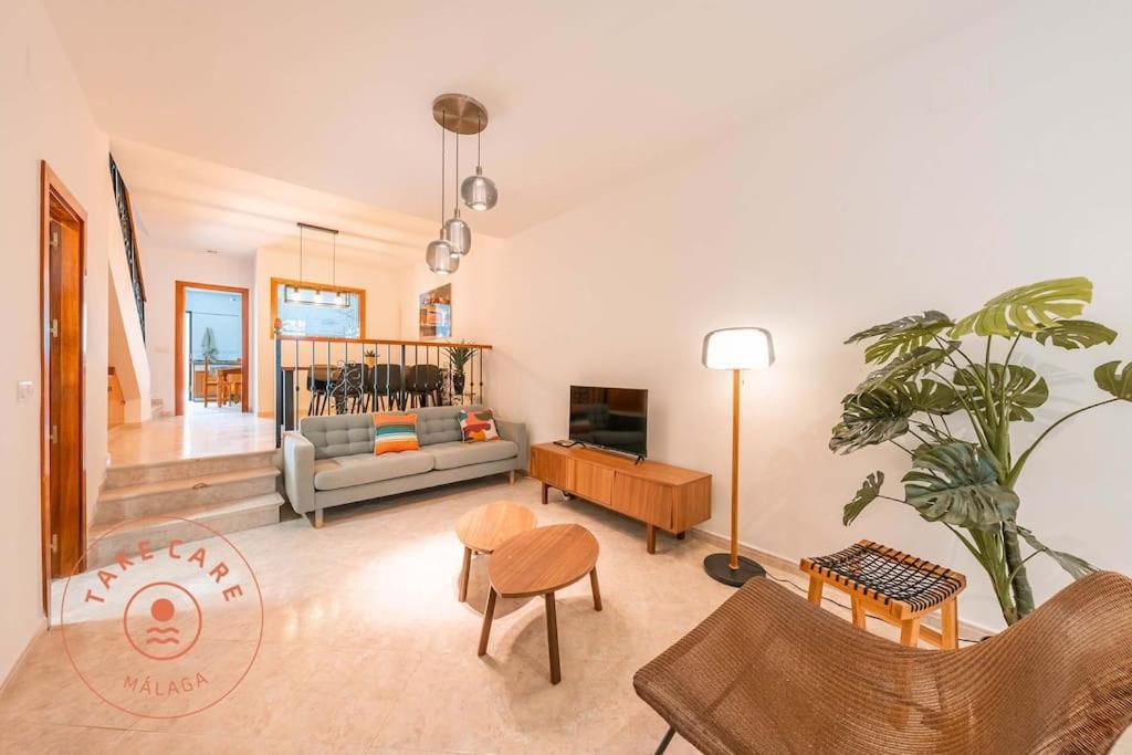 Spacious Home With Lovely Garden - Tcm Rincon de la Victoria Bagian luar foto